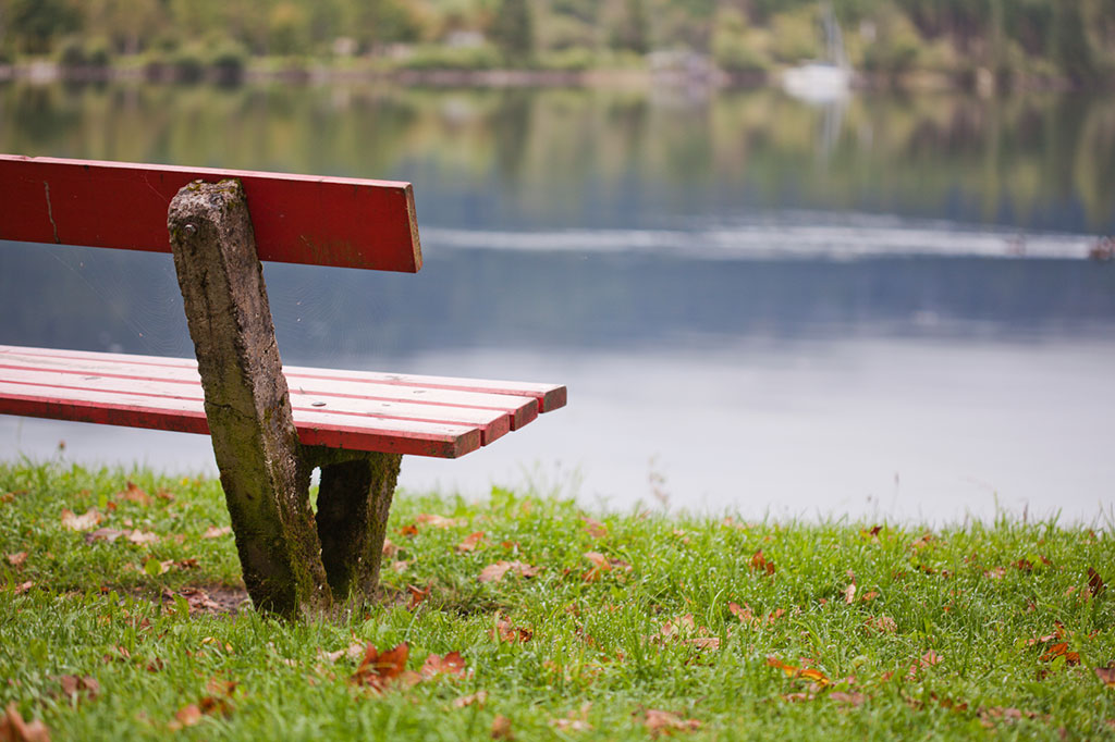 Jeff! Come and sit ____ here! Here is a chair for you.